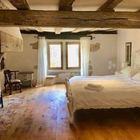 Manoir De La Basse-cour Bed & Breakfast