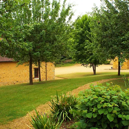 Manoir De La Basse-cour Bed & Breakfast 3*