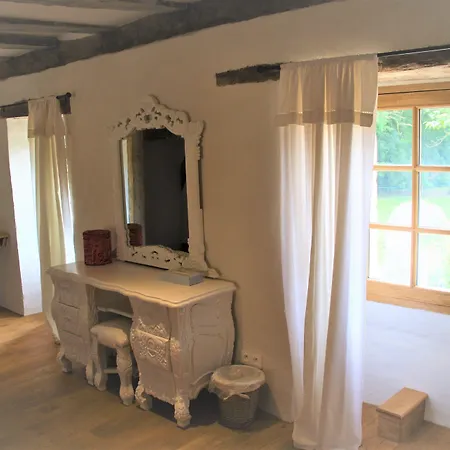 Manoir De La Basse-cour Bed & Breakfast