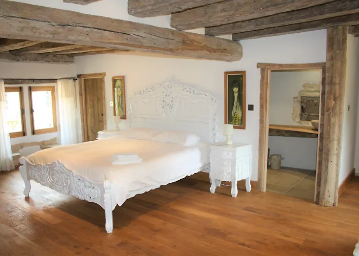 Manoir De La Basse-cour Bed & Breakfast